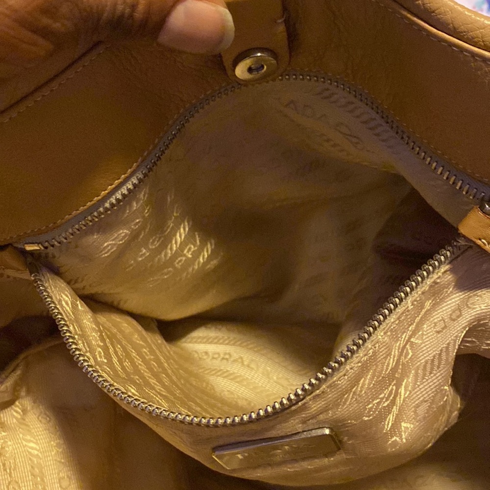 Medium size Tan Prada handbag - Picture 7 of 11